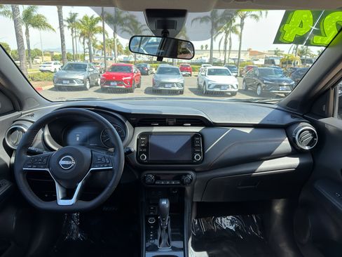 Used 2024 Nissan Kicks SR image 10