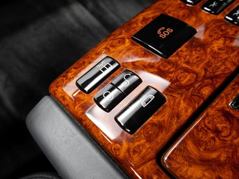 Used 2004 Maybach 57 image 32