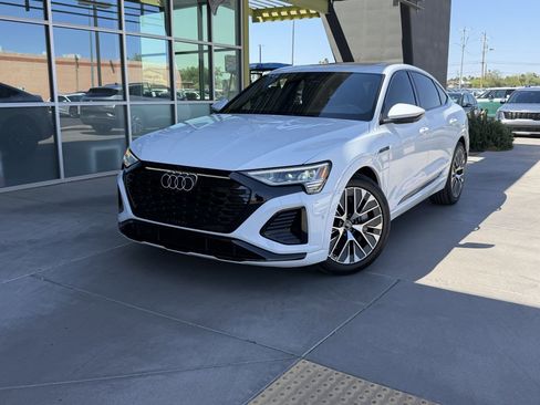 Used 2024 Audi Q8 e-tron Prestige w/ Prestige Package AWD/4WD image 2