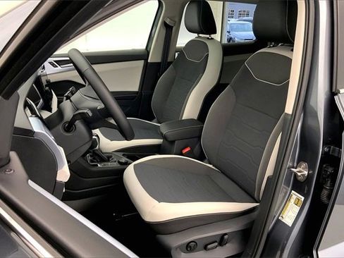 Used 2025 Volkswagen Taos SE w/ Panoramic Sunroof Package image 25