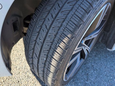 Certified 2024 BMW 330i Sedan w/ Premium Package image 12