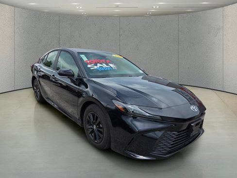 Used 2025 Toyota Camry LE FWD image 7