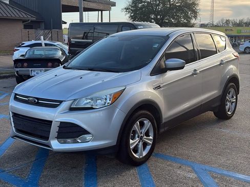 Used 2016 Ford Escape SE image 1