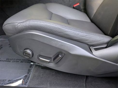 Certified 2025 Volvo XC60 T8 Plus w/ Protection Package Premier image 14