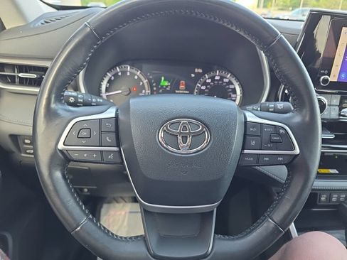 Used 2023 Toyota Highlander XLE AWD/4WD image 20