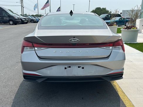 Used 2023 Hyundai Elantra SEL FWD image 6