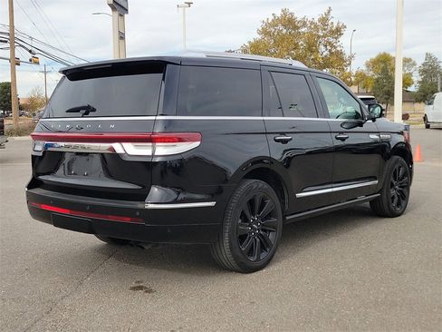 Used 2024 Lincoln Navigator Reserve image 11