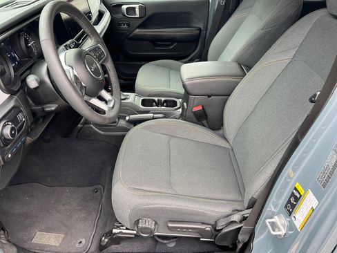 Used 2025 Jeep Wrangler Sahara w/ Safety Group image 9