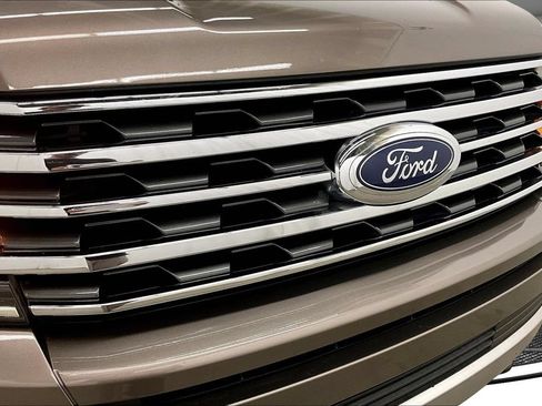 Used 2018 Ford Expedition Max XLT w/ Cargo Package AWD/4WD image 31