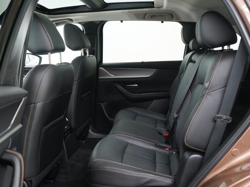 Certified 2025 MAZDA CX-70 Plug-In Hybrid w/ Premium Pkg image 16