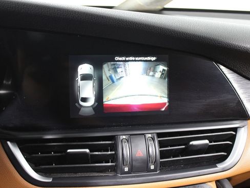 Used 2018 Alfa Romeo Giulia RWD image 18