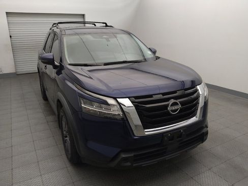 Used 2022 Nissan Pathfinder SV FWD image 14