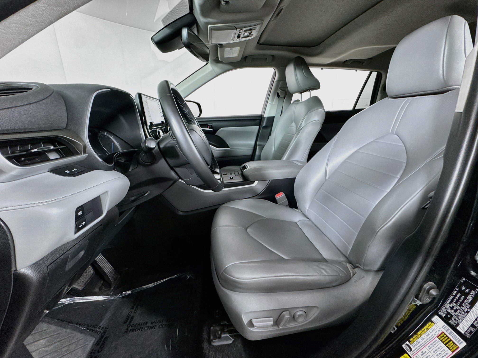 Used 2020 Toyota Highlander XLE AWD/4WD image 12