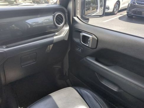 Used 2019 Jeep Wrangler Unlimited Sahara AWD/4WD image 19
