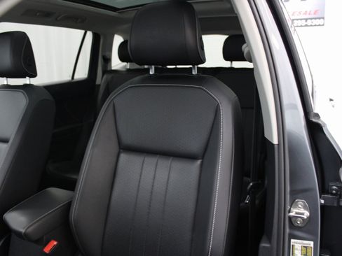 Used 2022 Volkswagen Tiguan SE image 19