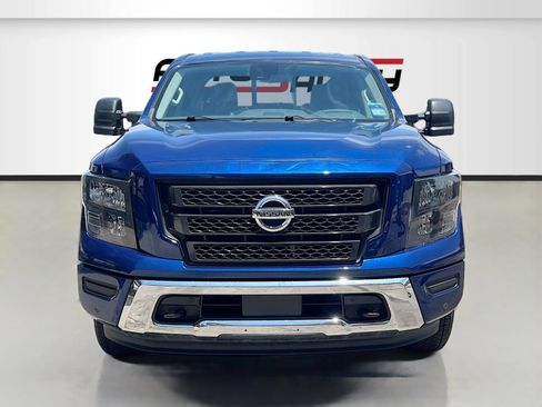 Used 2023 Nissan Titan SV w/ SV Convenience Package RWD image 2