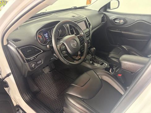 Used 2019 Jeep Cherokee Latitude Plus AWD/4WD image 8