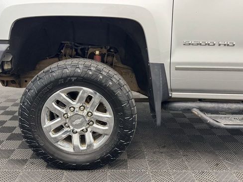 Used 2017 Chevrolet Silverado 3500 LTZ image 9