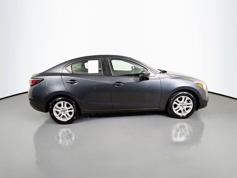 Used 2017 Toyota Yaris iA FWD image 8