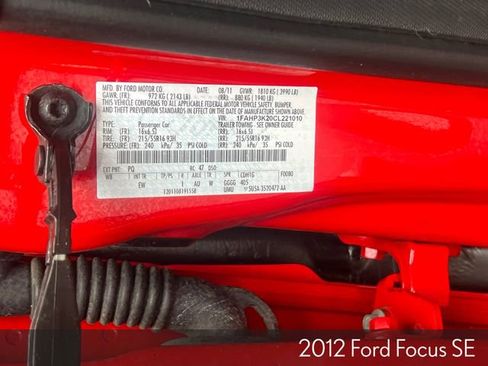Used 2012 Ford Focus SE w/ SE Winter Pkg image 34