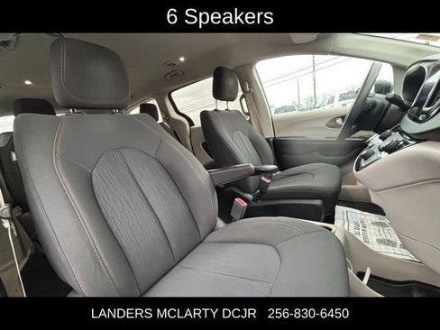 Used 2017 Chrysler Pacifica Touring image 11
