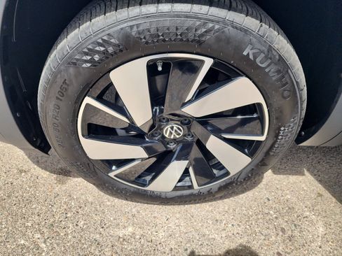 Certified 2025 Volkswagen Atlas Cross Sport SEL AWD/4WD image 26