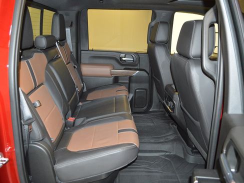 Used 2022 Chevrolet Silverado 2500 High Country w/ Technology Package AWD/4WD image 12