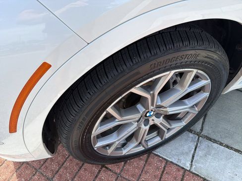 Used 2023 BMW X7 xDrive40i AWD/4WD image 11