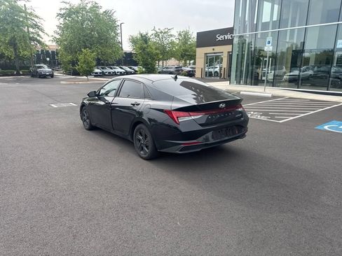 Certified 2023 Hyundai Elantra Blue FWD image 3