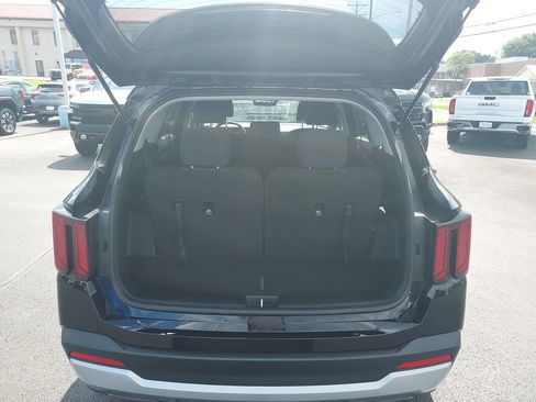 Used 2026 Kia Sorento LX FWD image 9