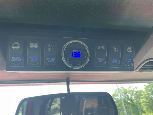 Used 2017 Jeep Wrangler Unlimited Sahara w/ Connectivity Group AWD/4WD image 25