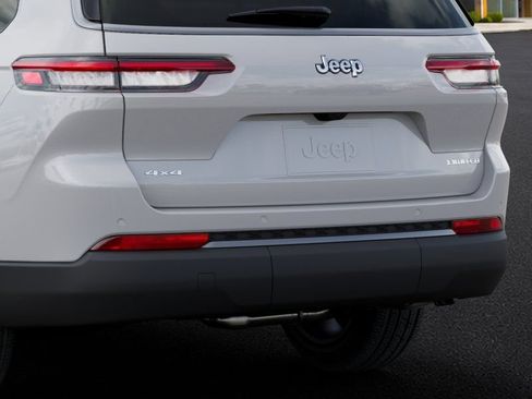 New 2026 Jeep Grand Cherokee L Limited w/ Limited Altitude Package AWD/4WD image 13
