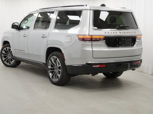 Certified 2024 Jeep Grand Wagoneer Series III w/ Rear Seat Video Group 1 image 15