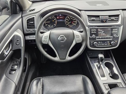 Used 2017 Nissan Altima 2.5 SL w/ Moonroof Package image 12