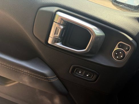 Used 2021 Jeep Gladiator Overland AWD/4WD image 20