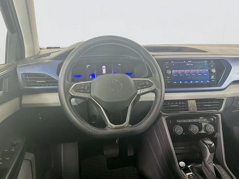 Used 2023 Volkswagen Taos SE w/ Panoramic Sunroof Package FWD image 17