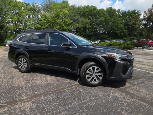 Certified 2025 Subaru Outback Premium AWD/4WD image 3