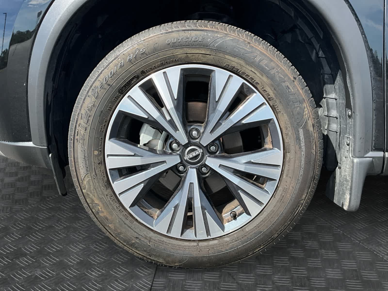 Used 2023 Nissan Rogue SV w/ SV Premium B Package FWD image 10