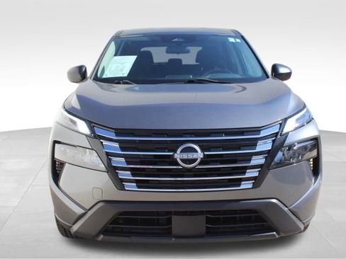 Used 2024 Nissan Rogue S image 2