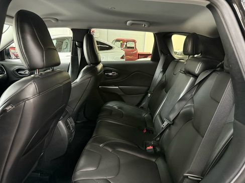 Used 2020 Jeep Cherokee Limited AWD/4WD image 14