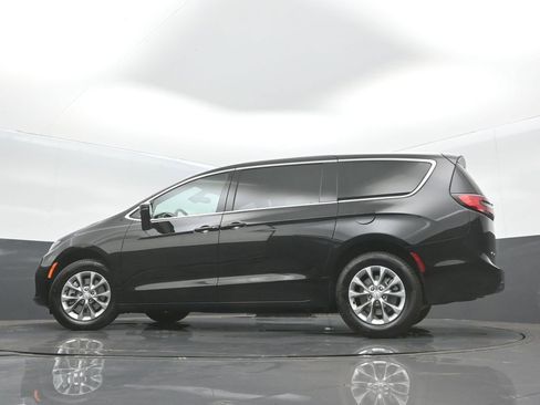 New 2026 Chrysler Pacifica Select image 28