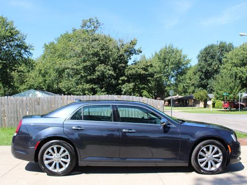 Used 2016 Chrysler 300 C AWD/4WD image 12