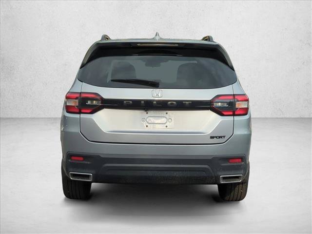 Used 2024 Honda Pilot Sport image 6
