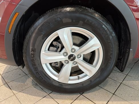 Certified 2024 Kia Sorento LX image 9