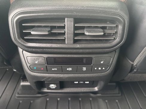 Used 2025 Honda Pilot Elite image 15