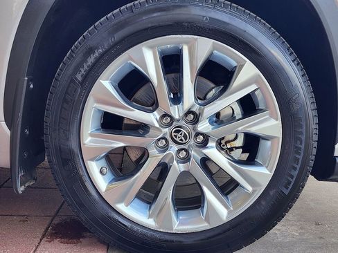 Used 2022 Toyota Highlander Limited image 4