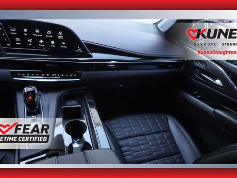 Used 2024 Cadillac Escalade ESV Sport Platinum w/ LPO, ONYX Package image 27