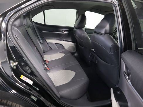 Used 2019 Toyota Camry XLE image 22
