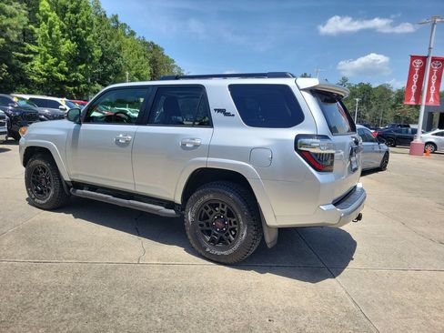 Used 2022 Toyota 4Runner TRD Off-Road Premium w/ Moonroof Package AWD/4WD image 3