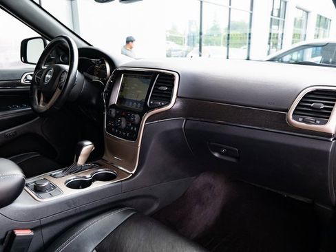 Used 2017 Jeep Grand Cherokee Limited w/ Luxury Group II image 28